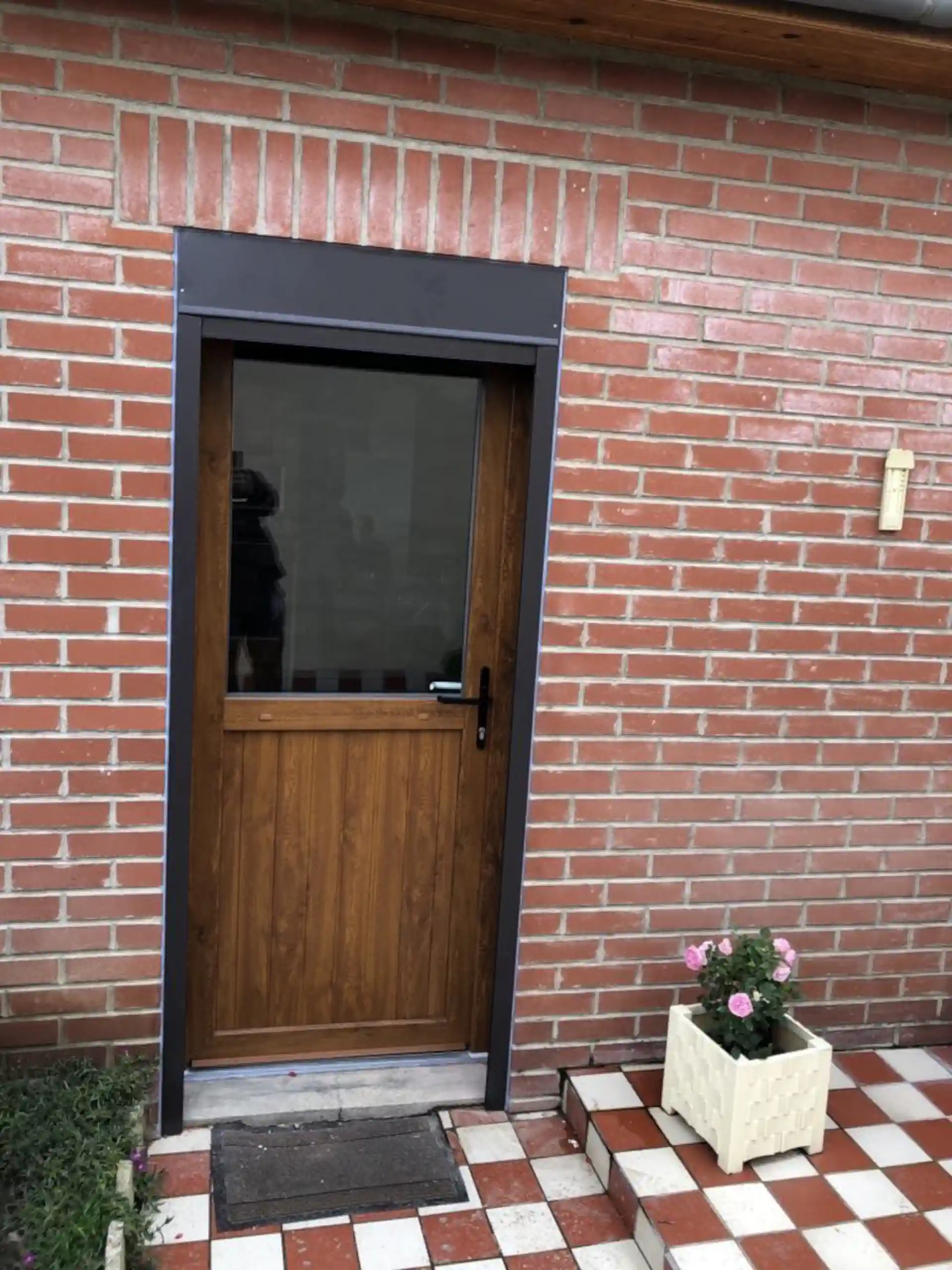 Porte d'entrée imitation bois avec volet Porte d'entrée imitation bois avec volet