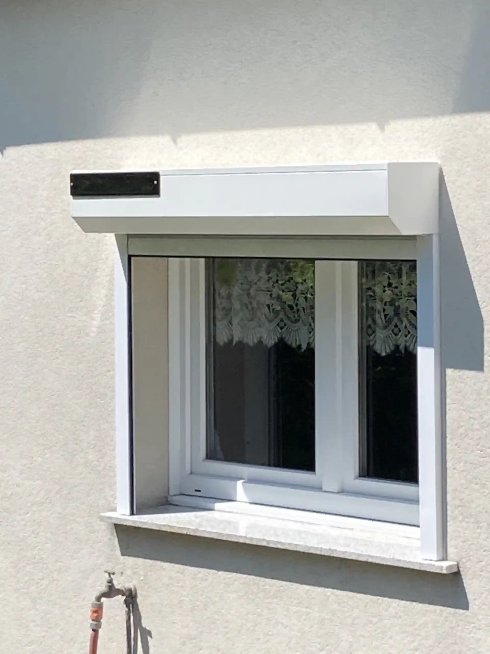 Fenêtres avec volets roulants solaires posées par plastique 2000 Fenêtres avec volets roulants solaires posées par plastique 2000