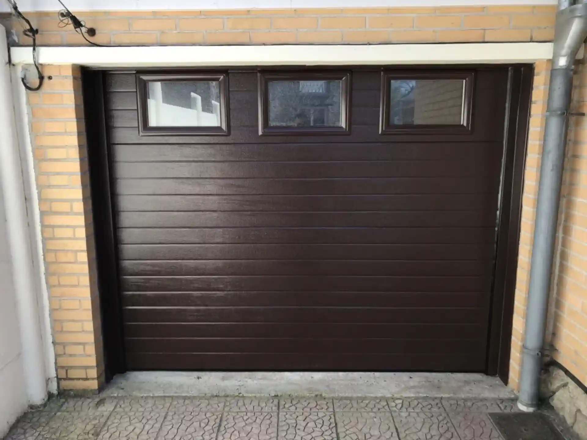 porte de garage avec fenêtres à Valenciennes porte de garage avec fenêtres à Valenciennes