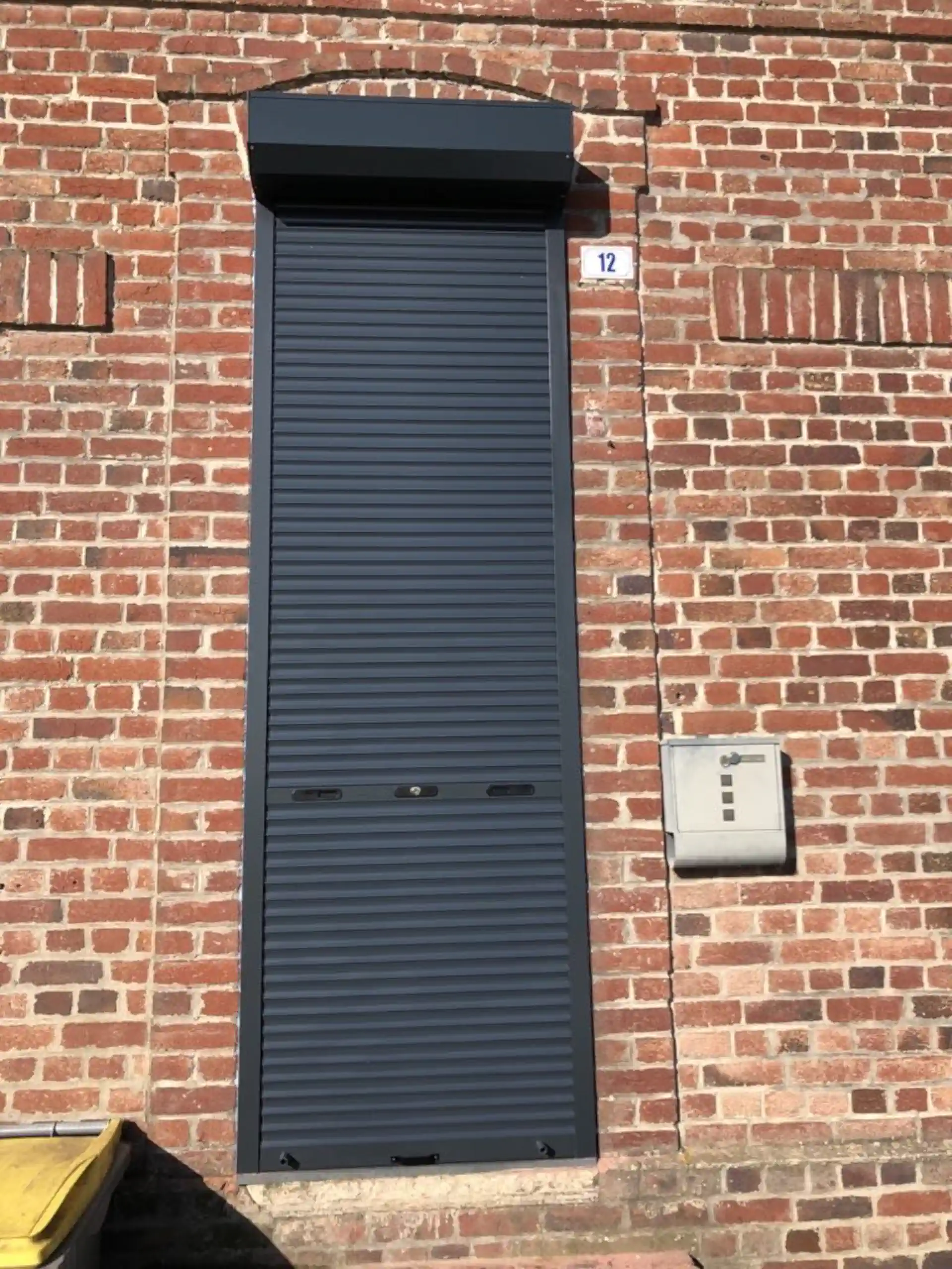 Volet de porte gris Volet de porte gris